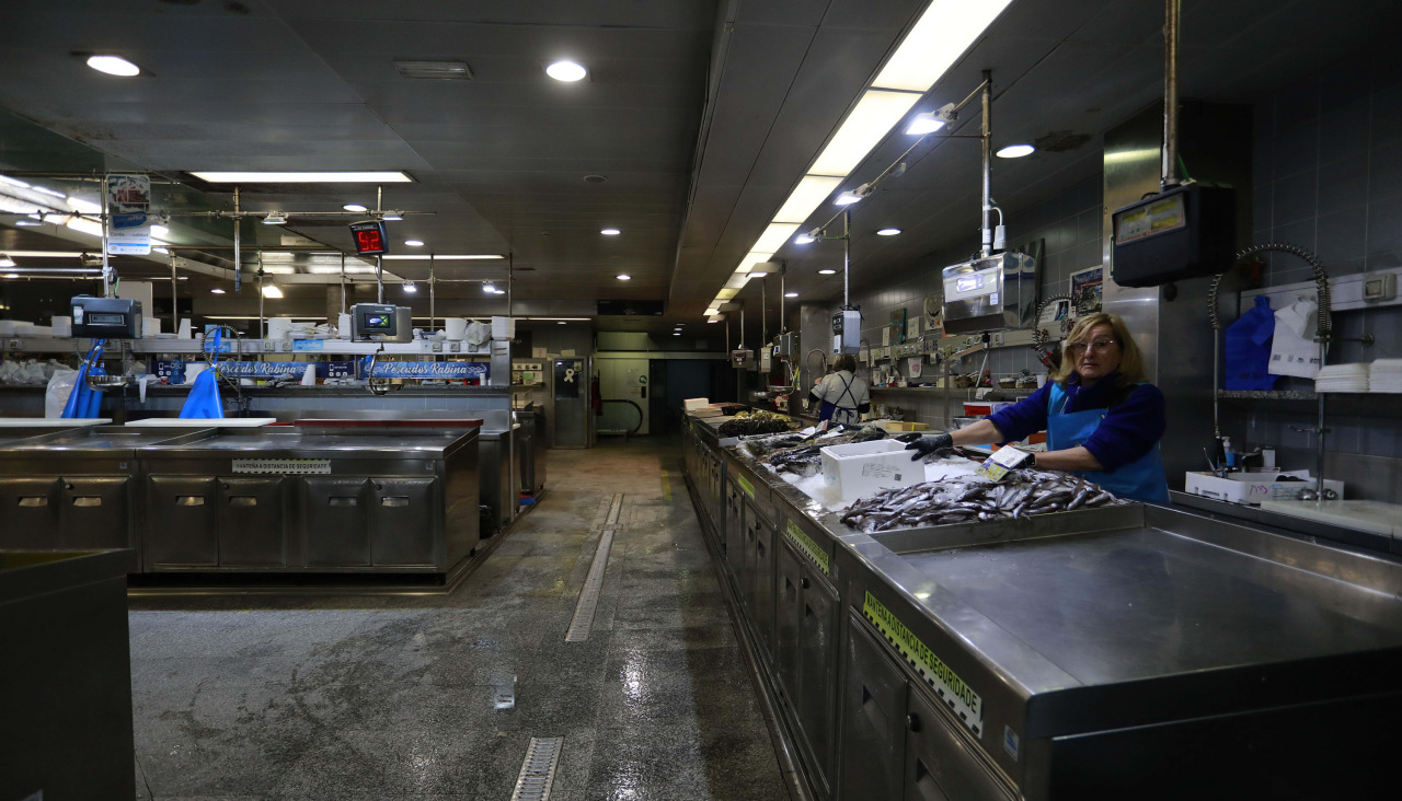 Puestos de pescado en la plaza de Lugo