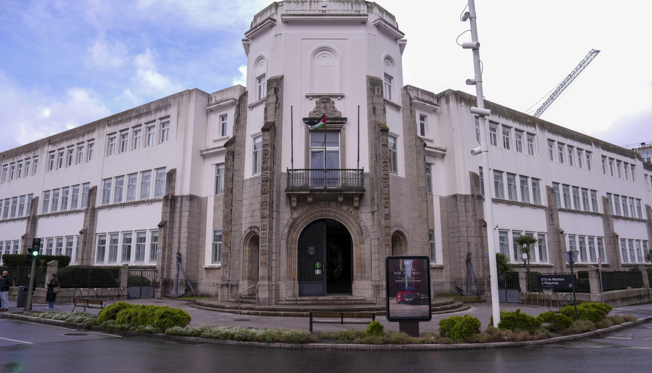 Fachada de la Escuela de Náutica y Máquinas
