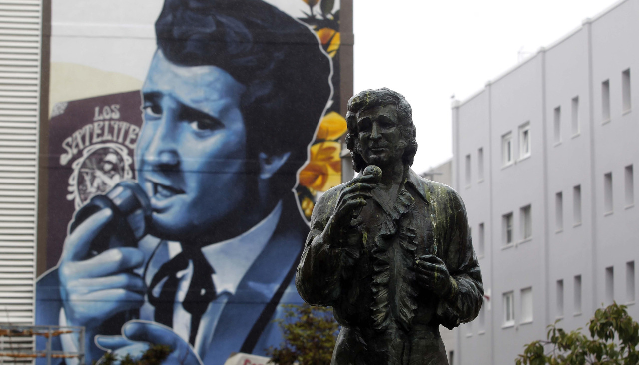 La estatua y el mural que homenajean a Boedo en O Ventorrillo