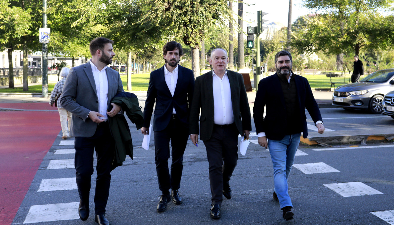 Gonzalo Trenor (primero por la izquierda) y Roberto Rodríguez (primero por la derecha) en una imagen de archivo