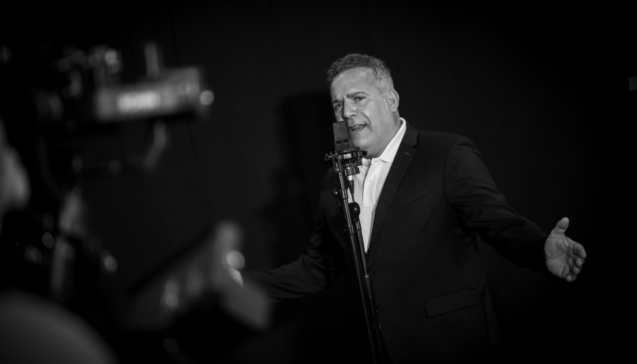 Paco Lodeiro, durante unha gravación