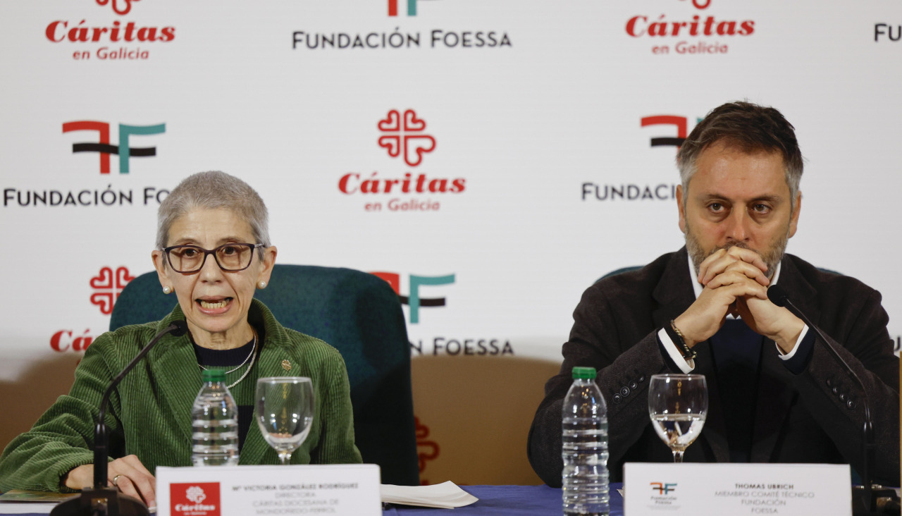 Representantes de Cáritas y de la Fundación Foessa presentaron ayer el informe en Santiago