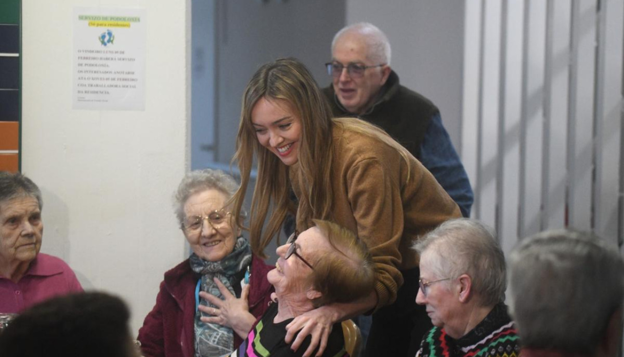 A conselleira de Política Social e Igualdade, Fabiola García, durante a súa visita deste venres á residencia Porta do Camiño en Santiago de Compostela 
