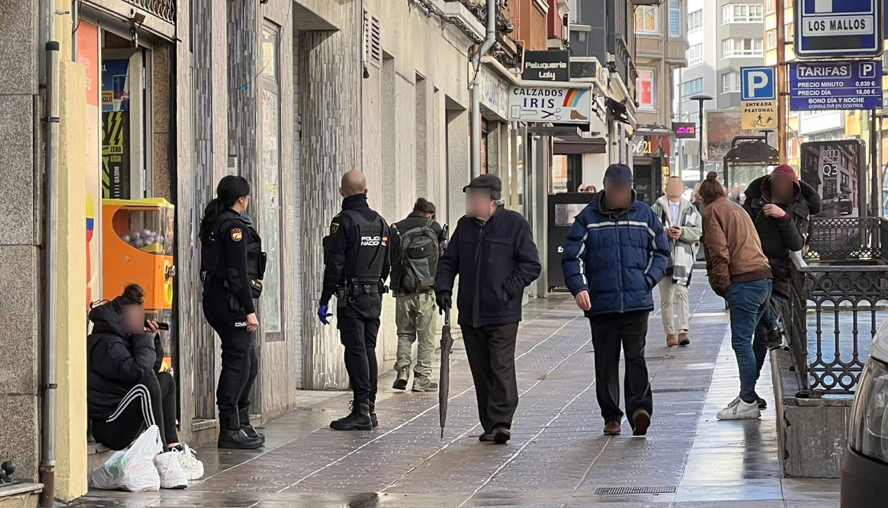 Intervención policial en el 137 de la ronda de Outeiro