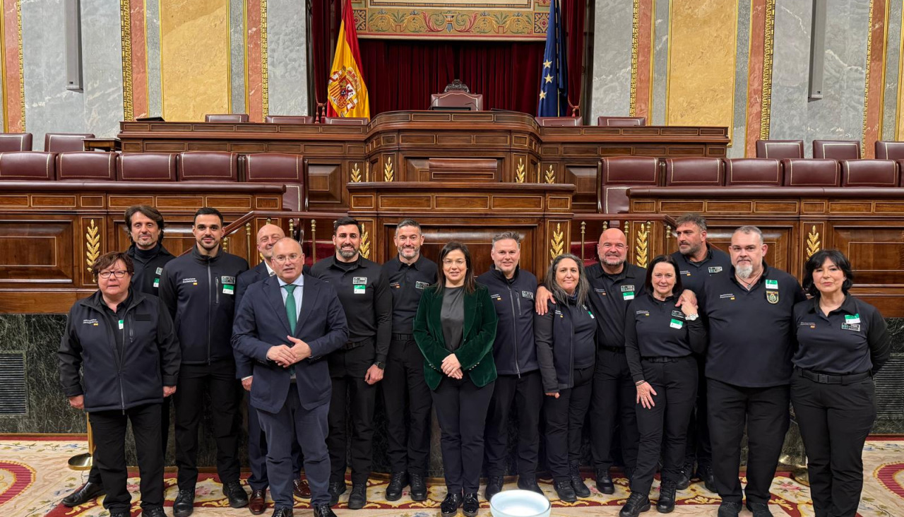 El sindicato 'Tu Abandono Me Puede Matar' exige dignidad profesional en el Congreso