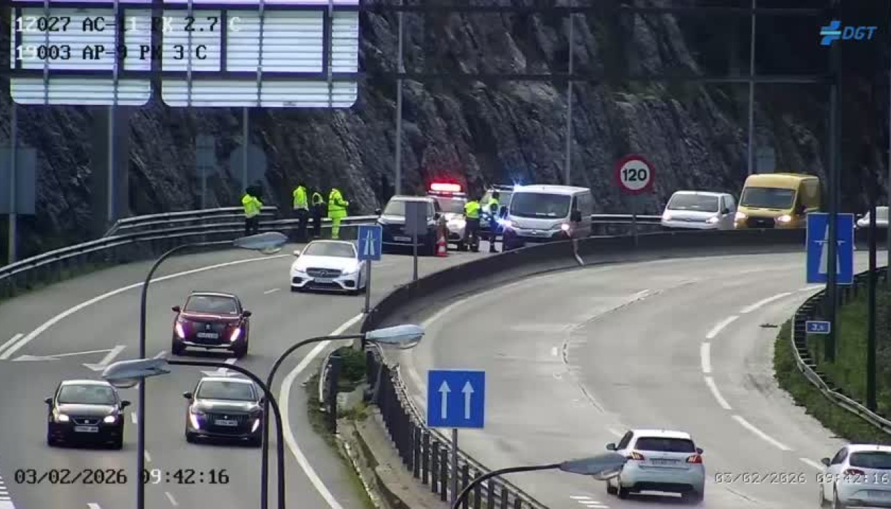 Tres vehículos colisionan en la AP-9