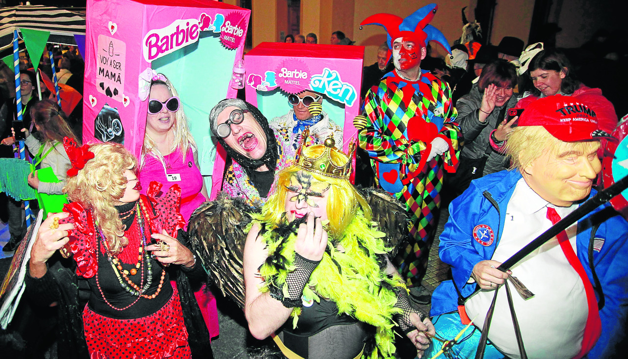 Un martes de Entroido en la calle de la Torre