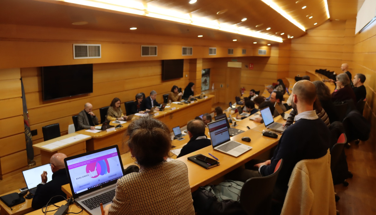 Un momento de la reunión del Consello de Goberno de la UDC esta mañana