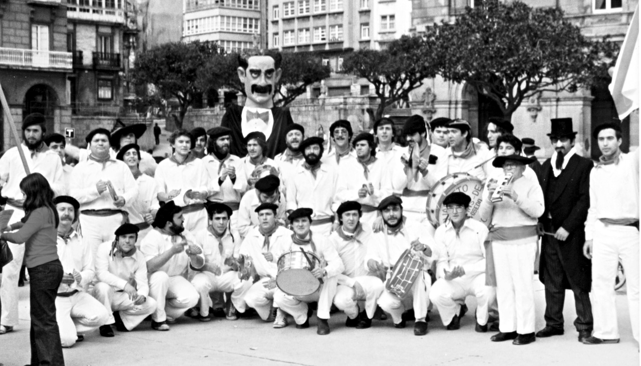 Os Maleantes, en la plaza de María Pita de A Coruña