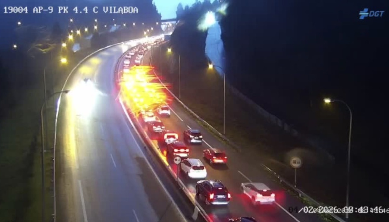 Atasco de tráfico en Alfonso Molina y la entrada desde la autopista por el corte en la zona del Coliseum y Carrfour