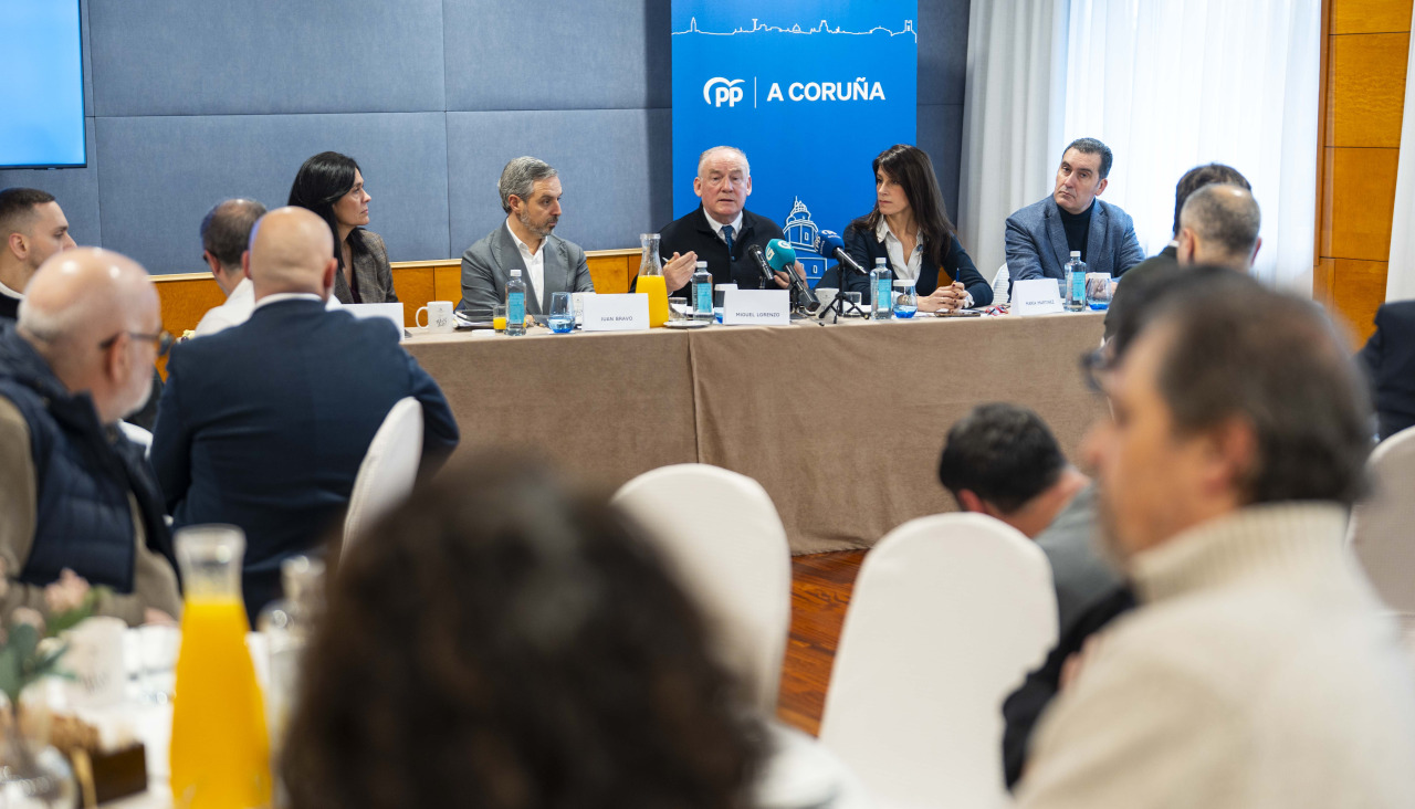 Miguel Lorenzo, Juan Bravo y María M. Allegue en el acto de esta mañana