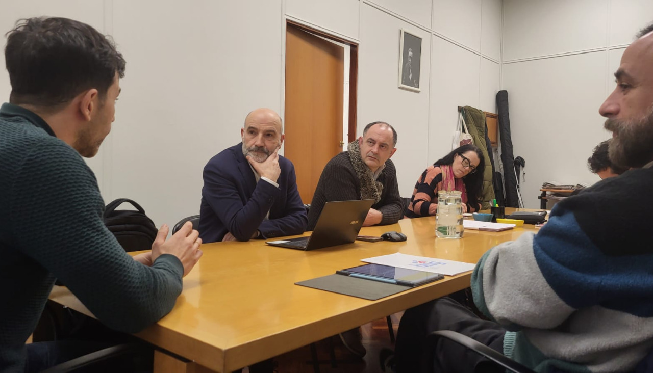 Representantes de los trabajadores de la torre de control de Alvedro se reúnen con el BNG