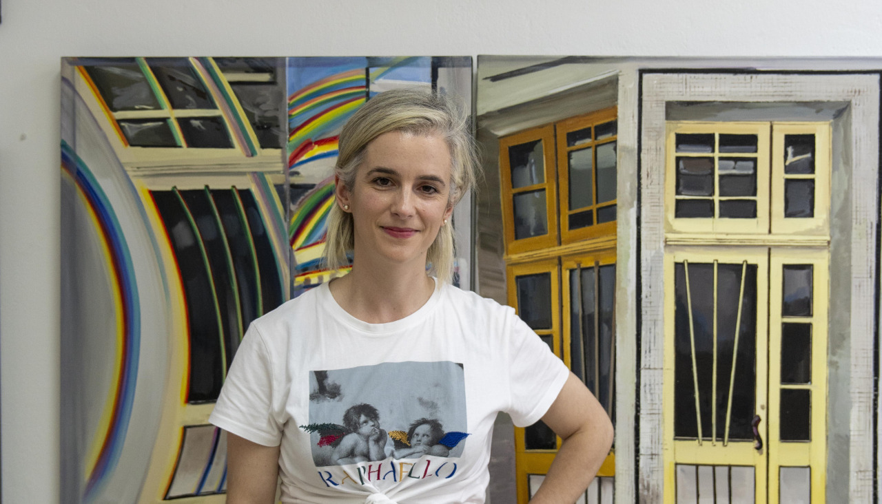 La pintora coruñesa Lara Pintos, en su taller