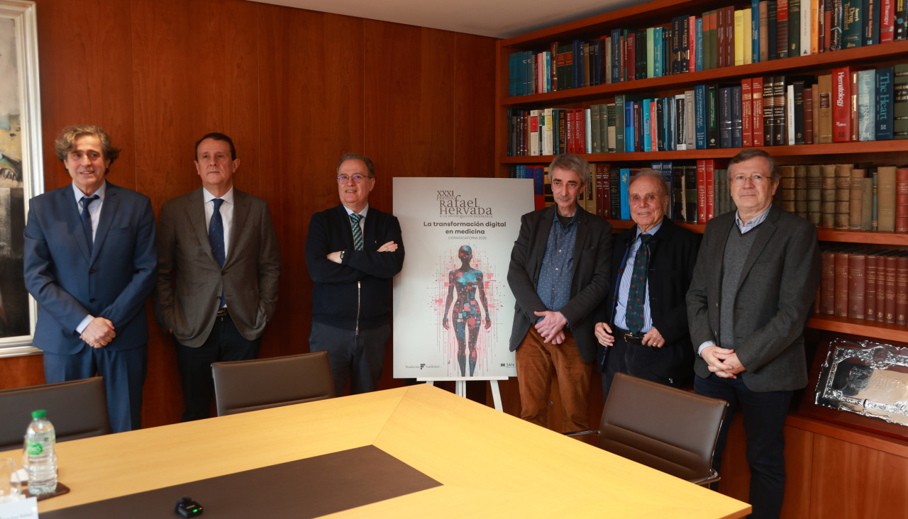 El tribunal calificador del XXXI Premio Rafael Hervada, este martes en el Hospital San Rafael