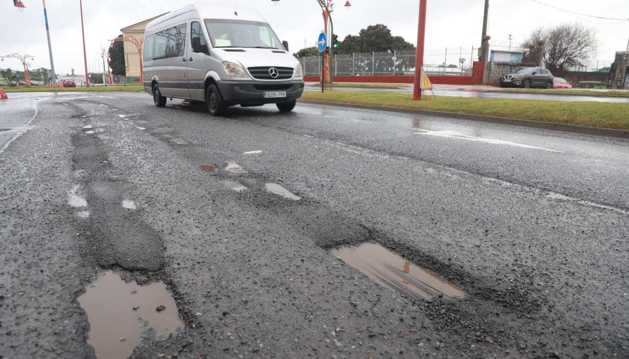 La avenida de Navarra, en una foto reciente, descubre sus raíles soterrados