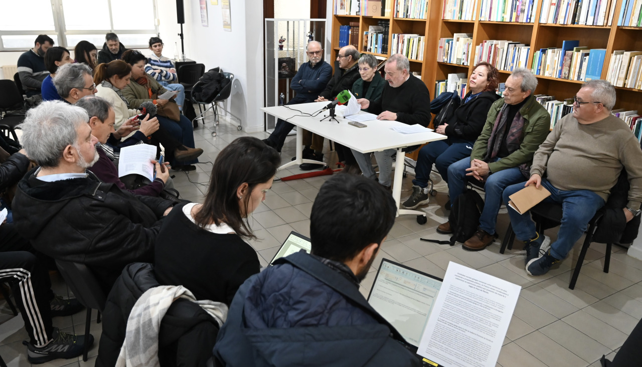 Los representantes de los distintos colectivos comparecieron en la sede de la Alexandre Bóveda, en A Coruña