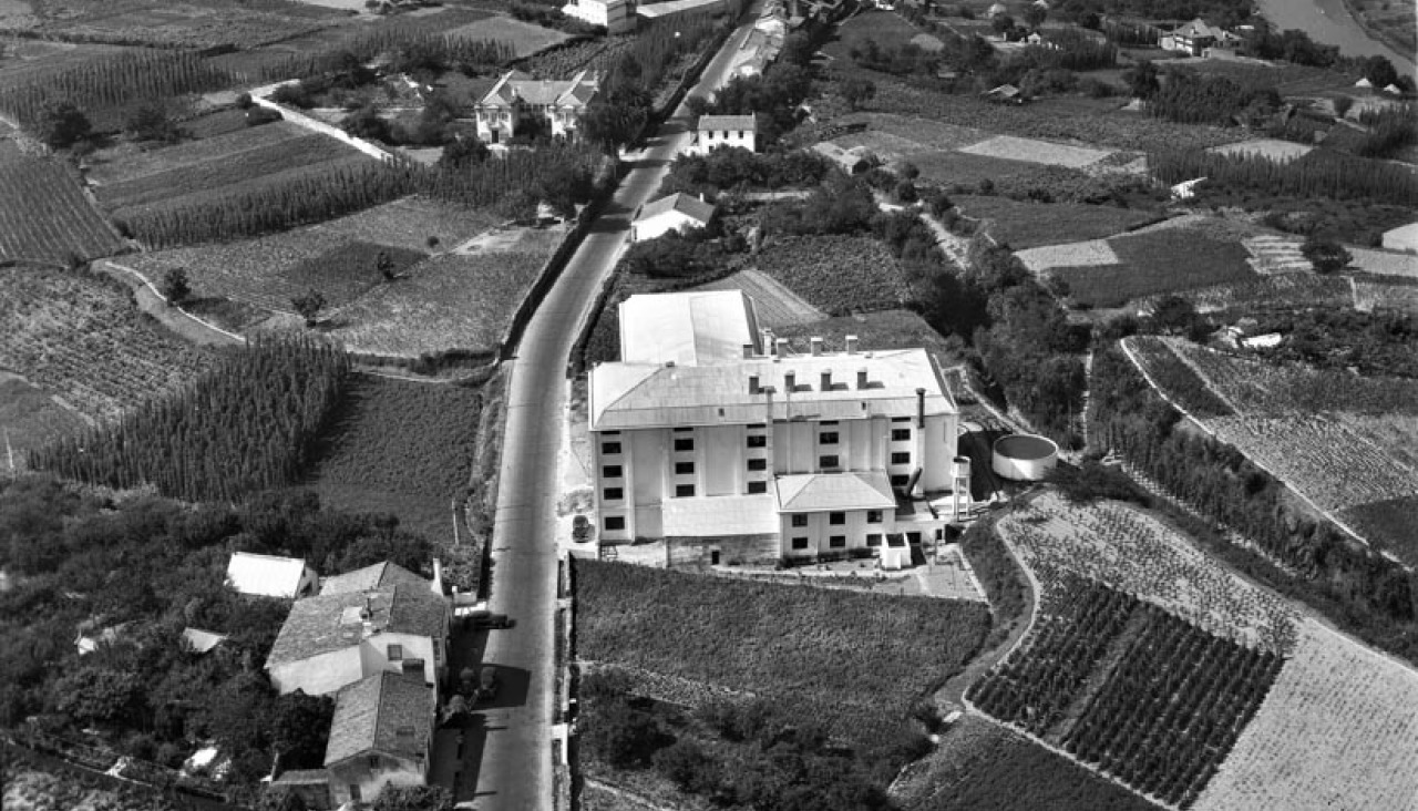 Vista aérea del Fondo TAF Helicòpters, SA, depositado en el Archivo de Cataluña