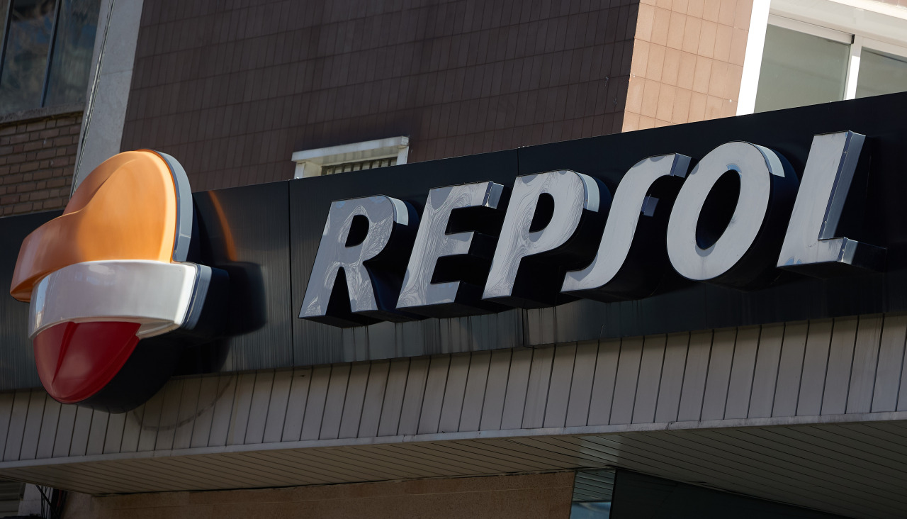 Cartel de Repsol