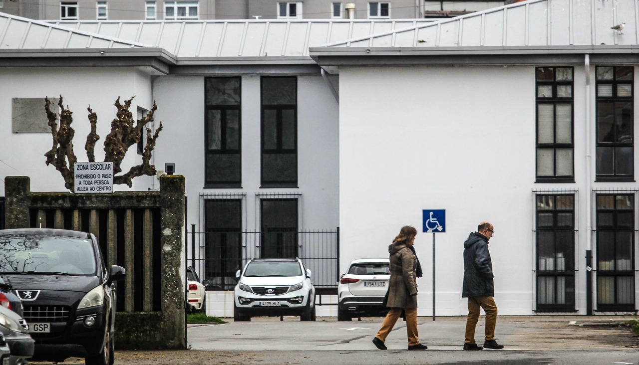 Dos personas acceden este viernes al IES Elviña