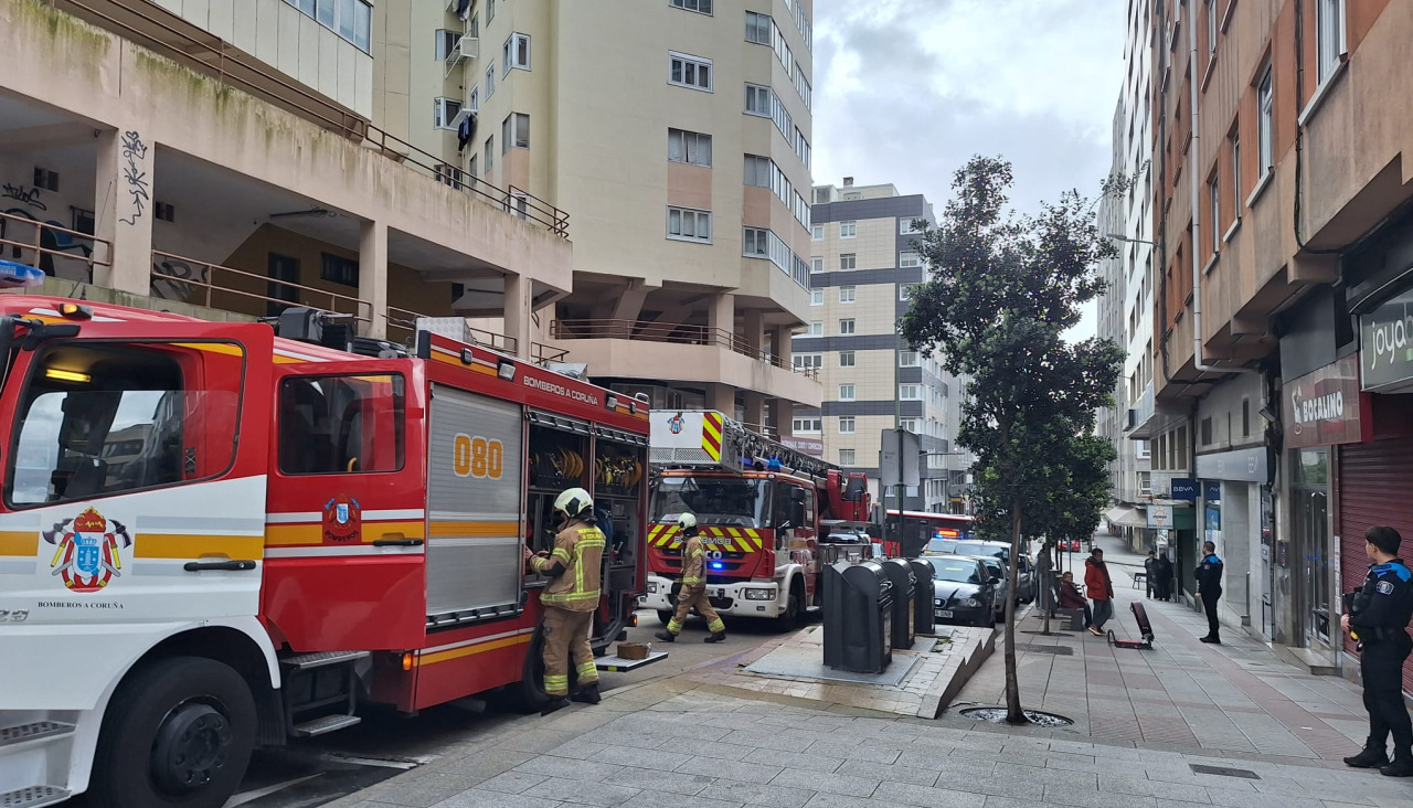 Una dotación de Bomberos, esta tarde, en Villa de Negreira