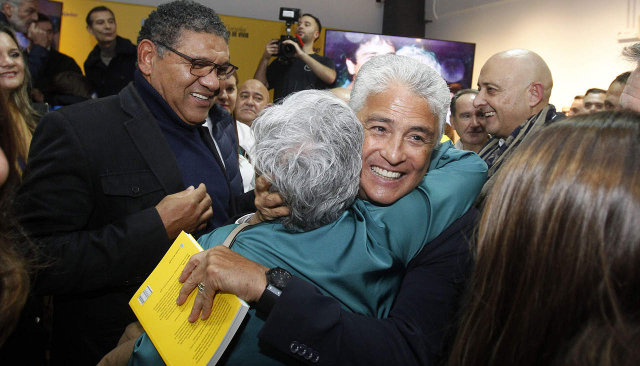 Bebeto, en el centro, en su última visita a A Coruña, en noviembre de 2025