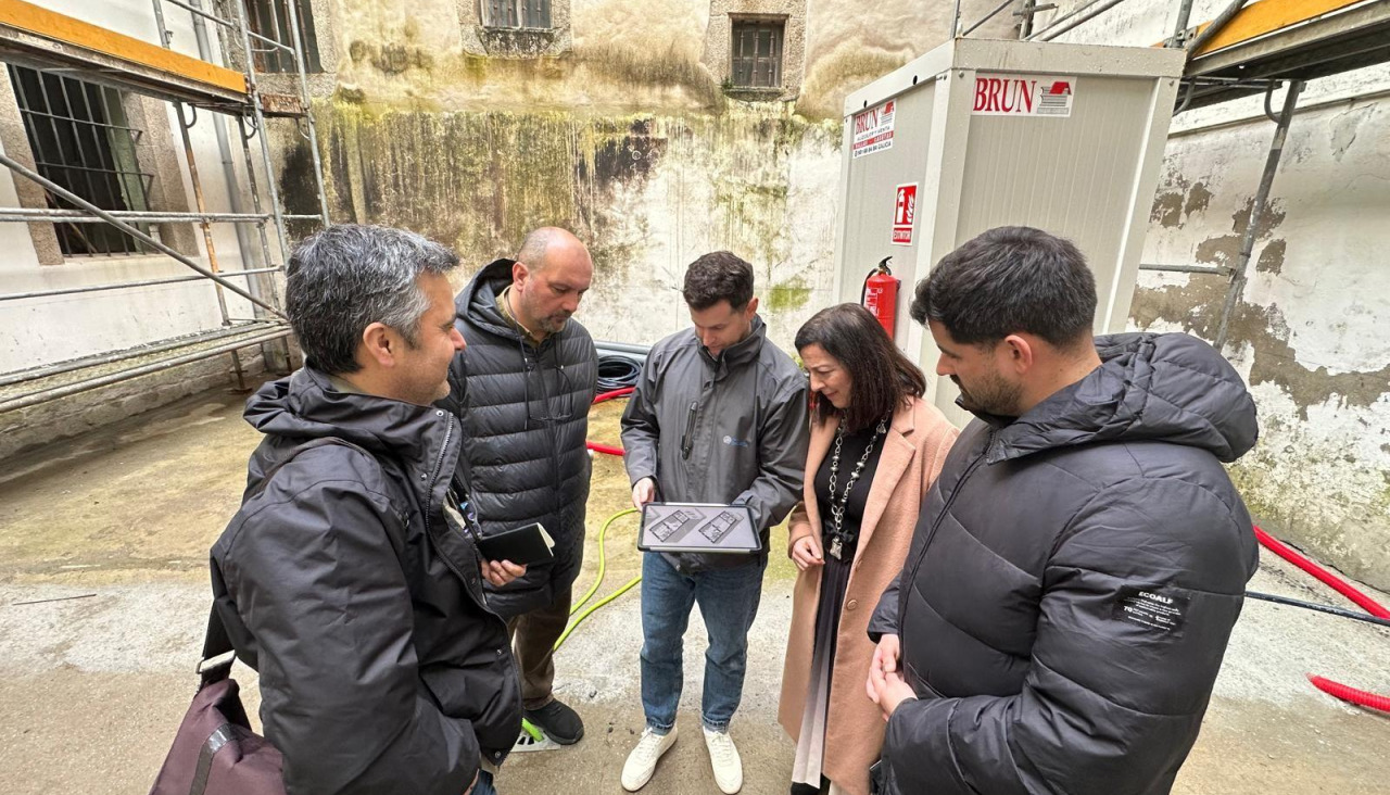María Barral y Andrés Hermida visitaron las obras en la antigua cárcel de Betanzos