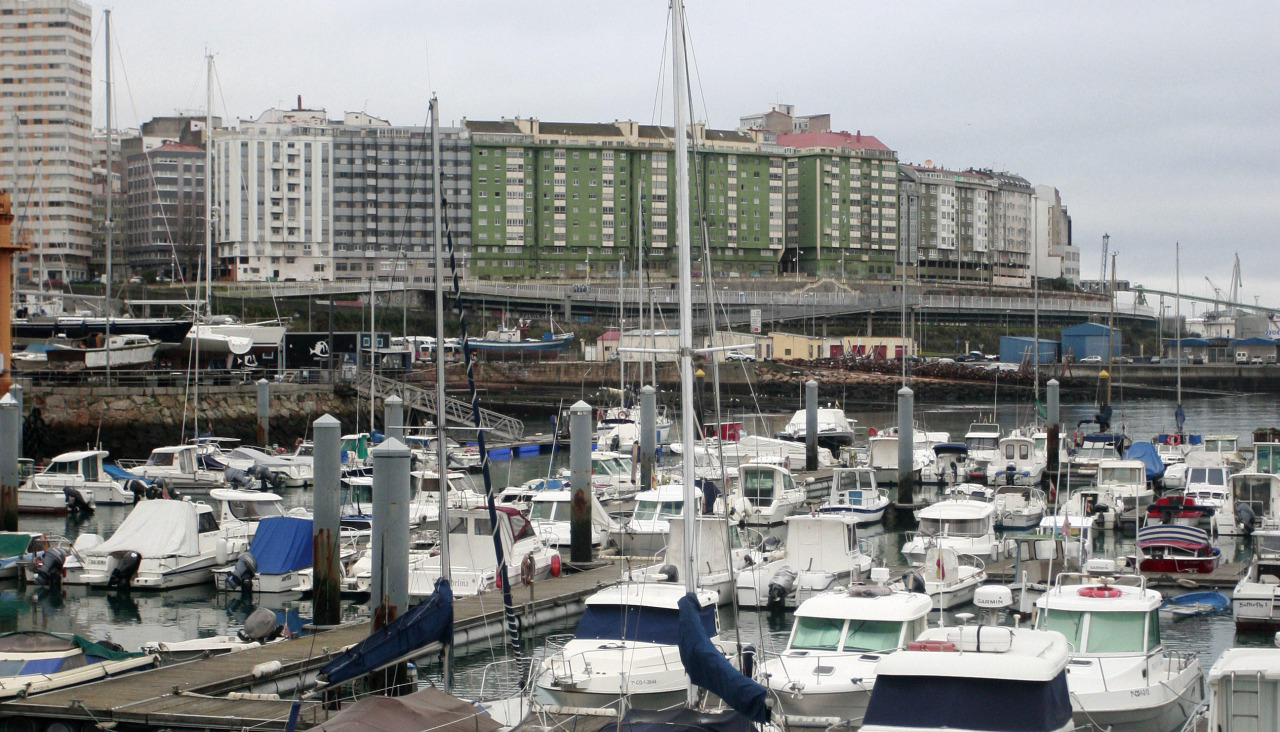 Barcos atracados en Oza, en una imagen de 2018