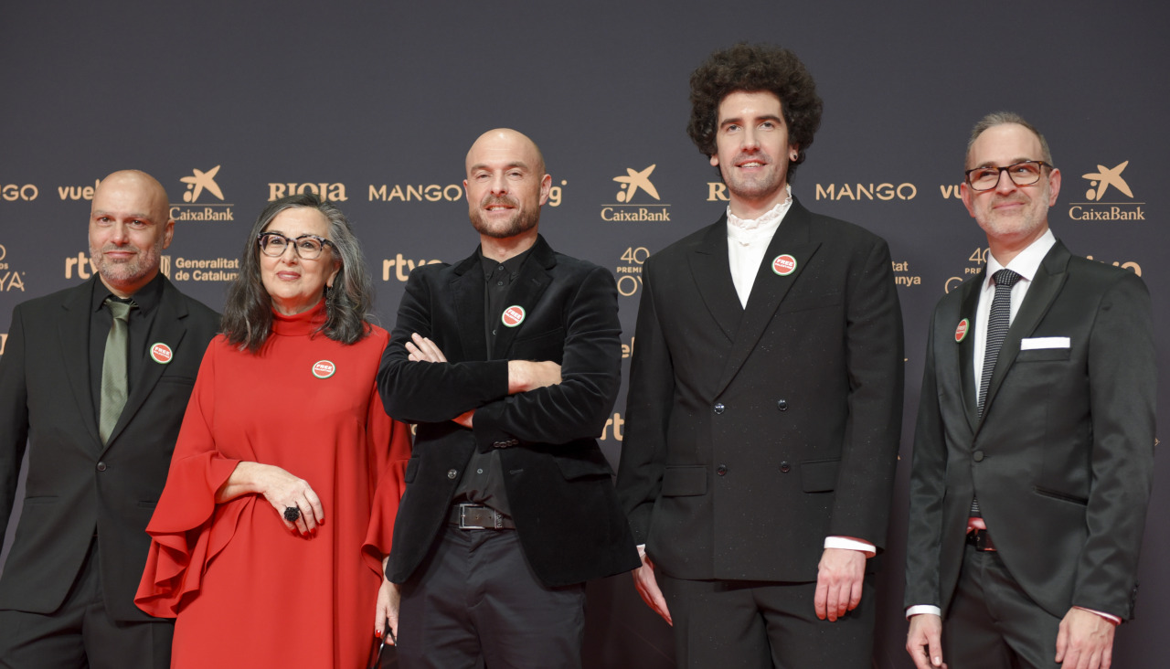 El equipo de 'Decorado', con el coruñés Alberto Vázquez en el centro, en la alfombra roja