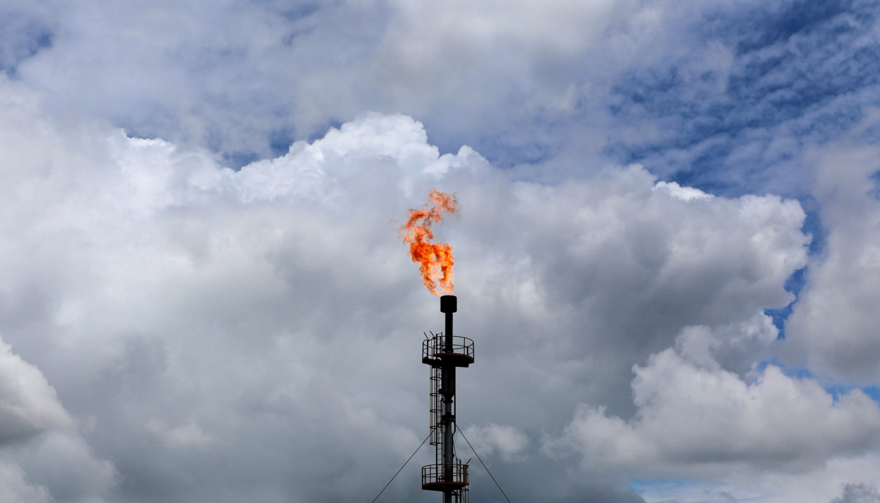 Imagen de una refinería en Bangladesh