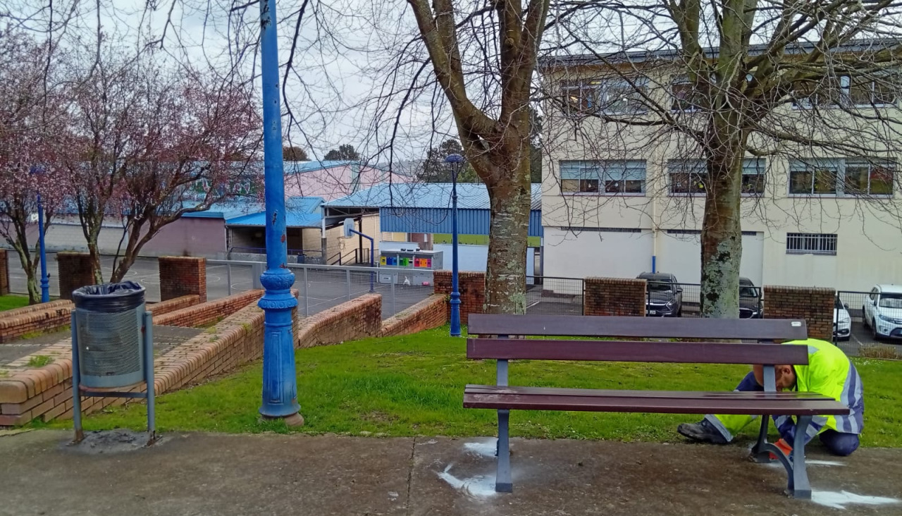 Mobiliario en el parque Sofia Casanova