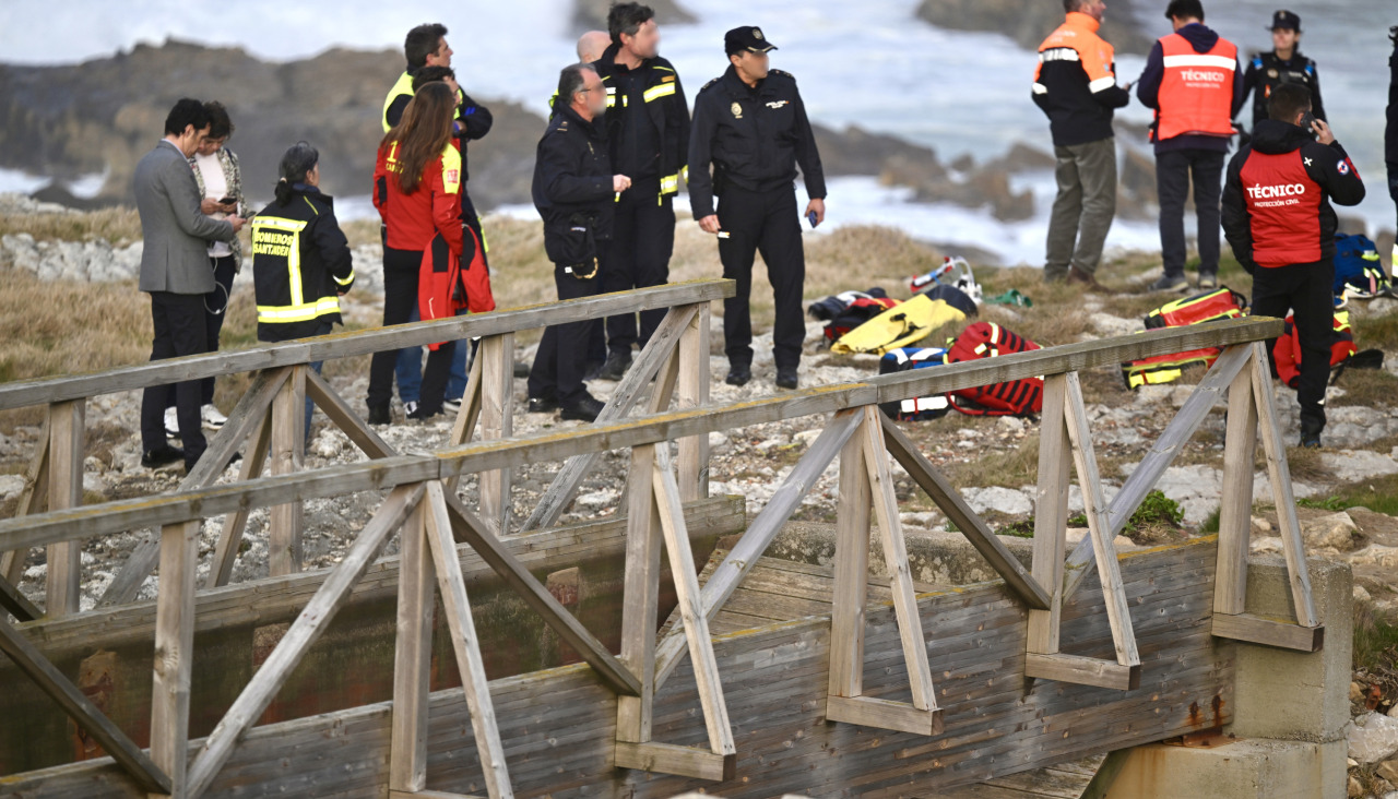 Servicios de emergencias trabajan en el lugar de los hechos