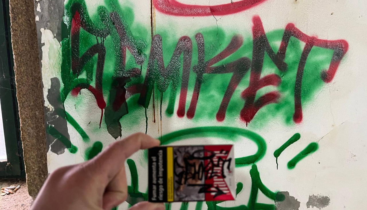 Pintada realizada por ocho jóvenes en los molinos de Acea de Ama, en Culleredo