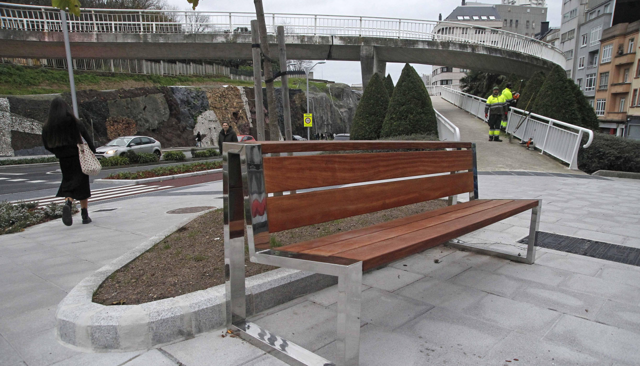 Modelo estándar de banco en la avenida de Arteixo