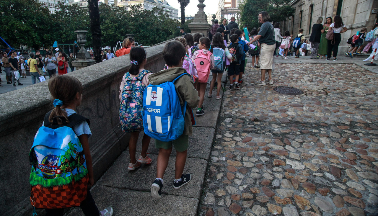 Varios niños acceden al CEIP Eusebio da Guarda