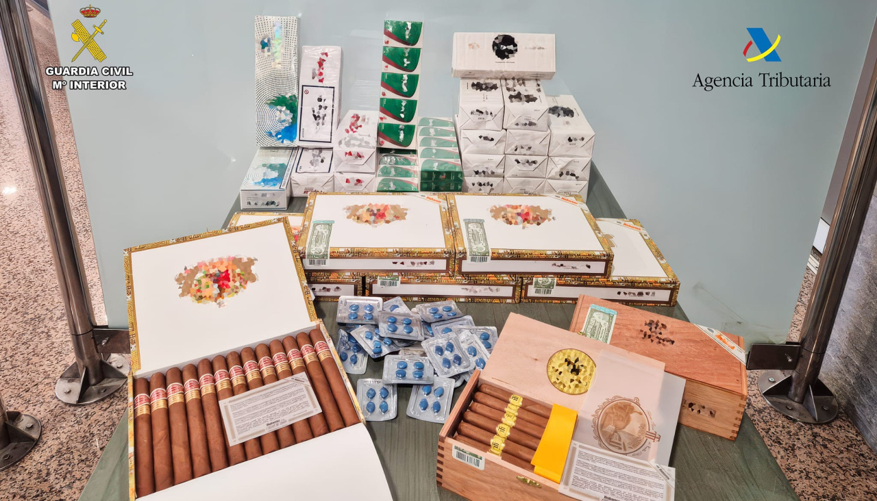 Viagra, puros y tabaco requisados por la Guardia Civil en Alvedro