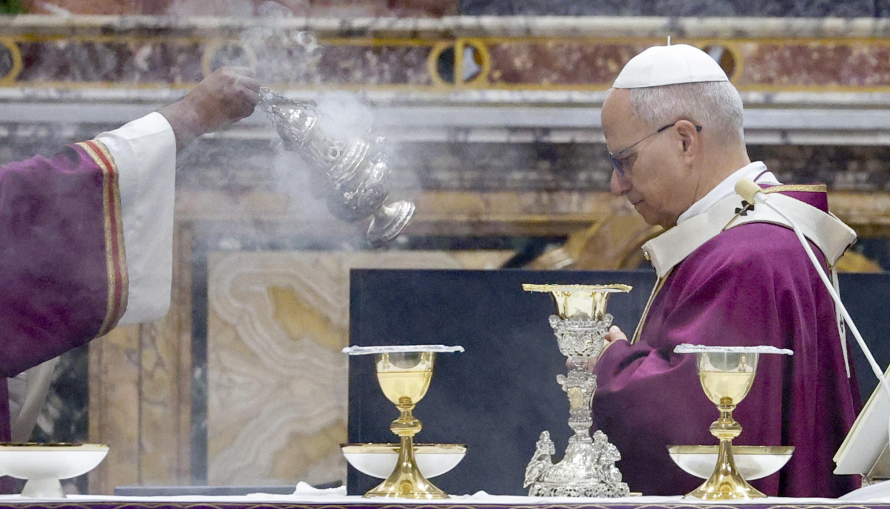 El papa León XIV en la Basílica del Sagrado Corazón de Jesús en Roma