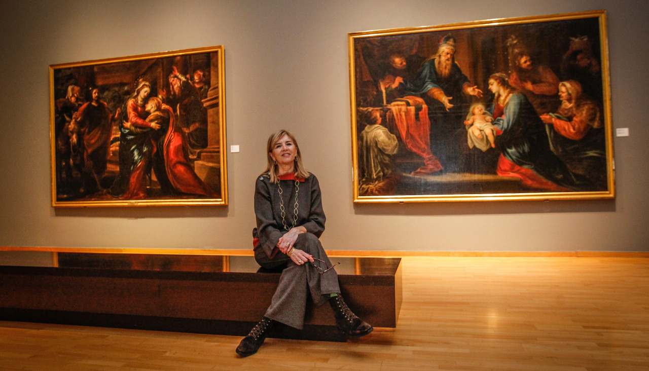 La directora del Museo de Belas Artes, Ángeles Penas, en una de las salas