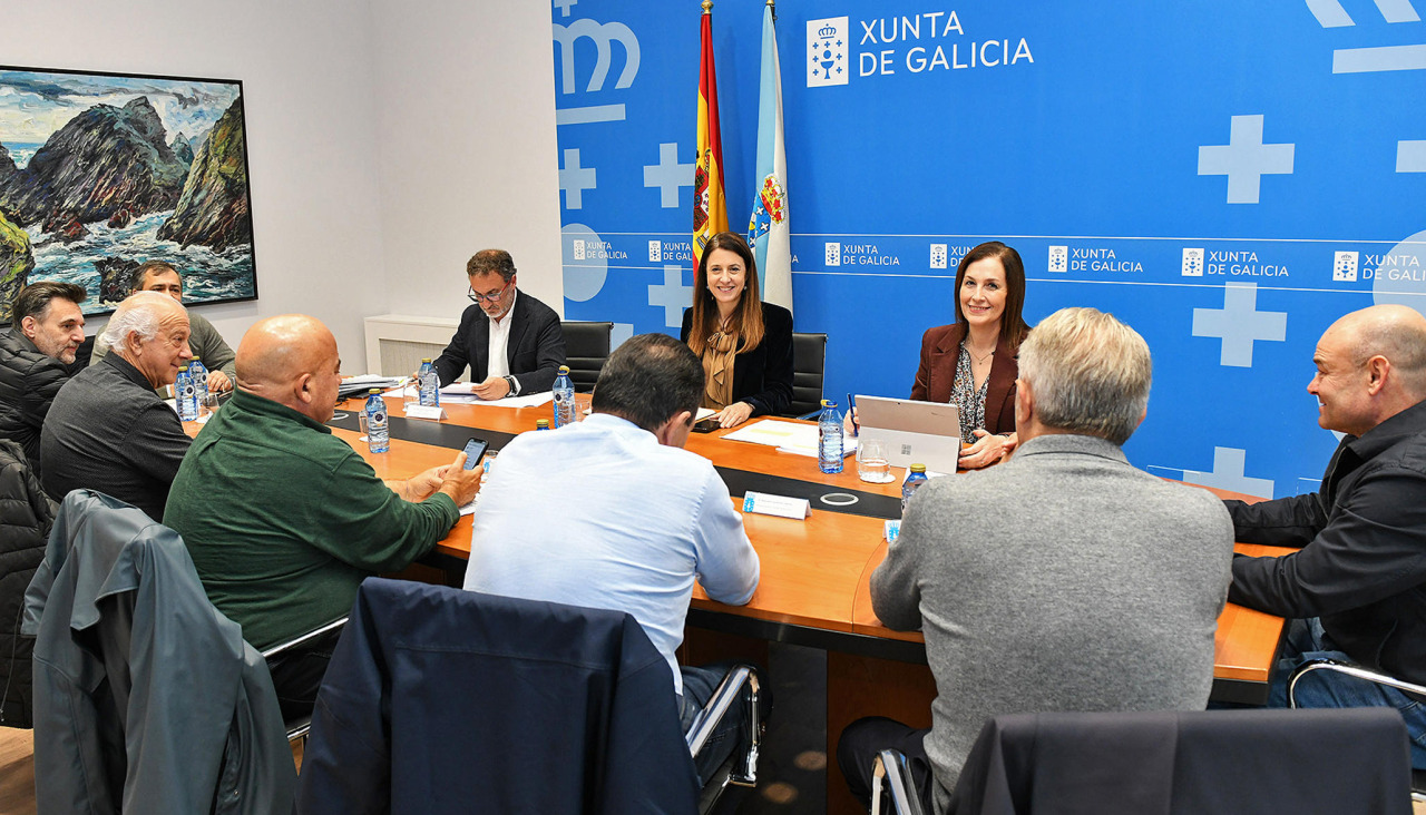 A conselleira do Medio Rural preside unha reunión coa xunta directiva da Asociación de Grupos de Desenvolvemento Rural