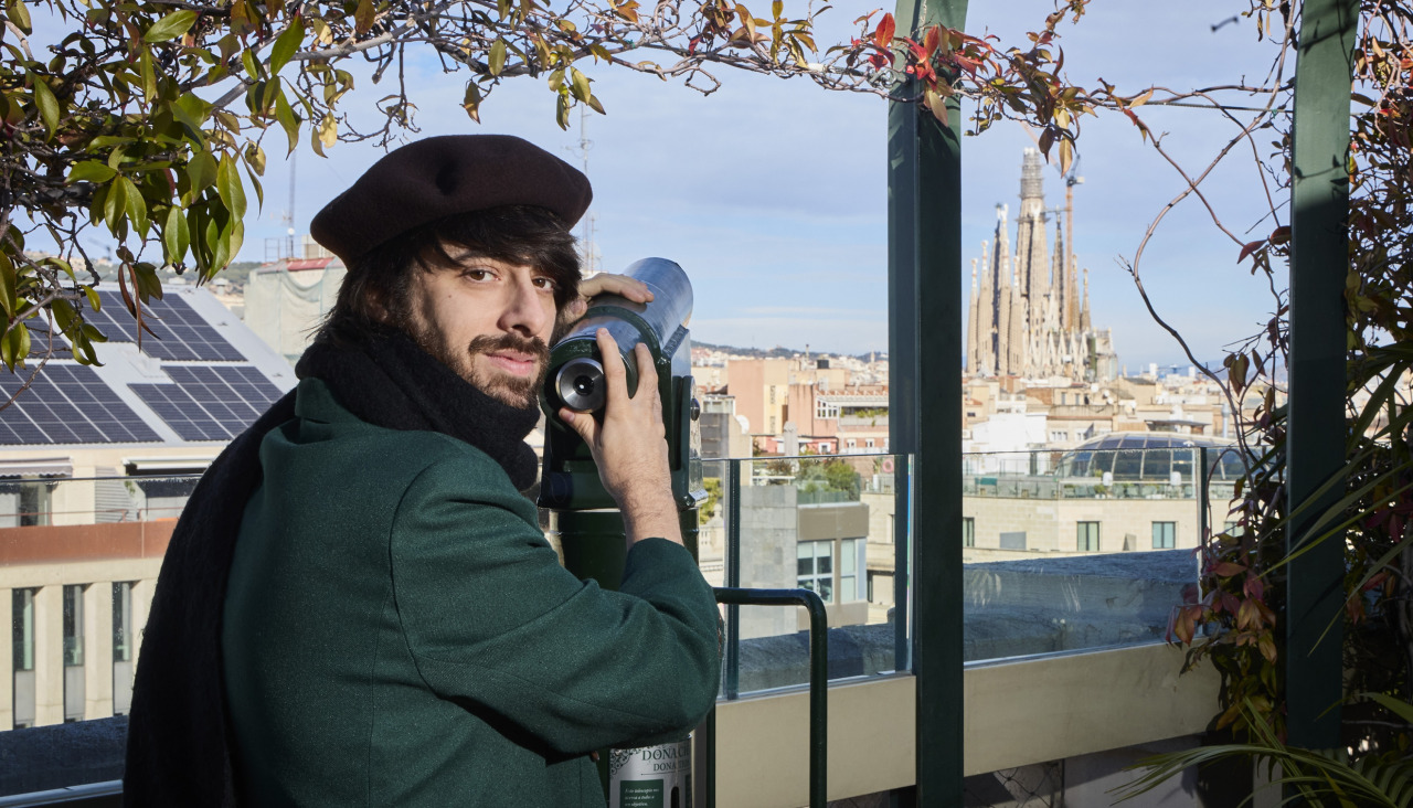 Retrato del escritor David Uclés, ganador del 82 Premio Nadal 2026..