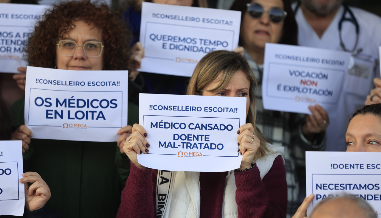 Concentración de personal médico en A Coruña convocada por le sindicato O’Mega el pasado 4 de marzo