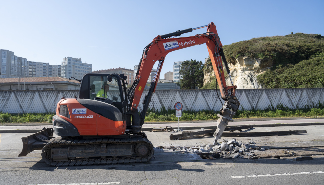 Retirada de los carriles del tranvía en el Paseo Marítimo de A Coruña