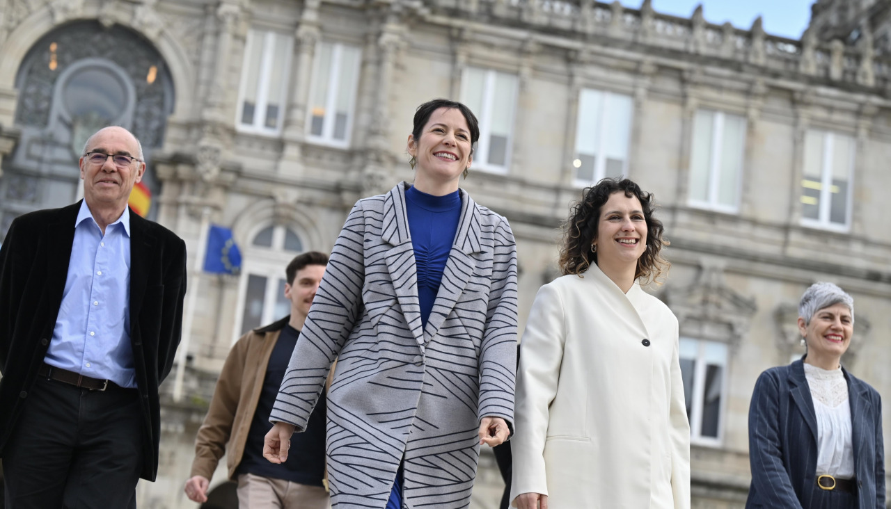 Ana Pontón y el grupo municipal del BNG, saliendo de María Pita