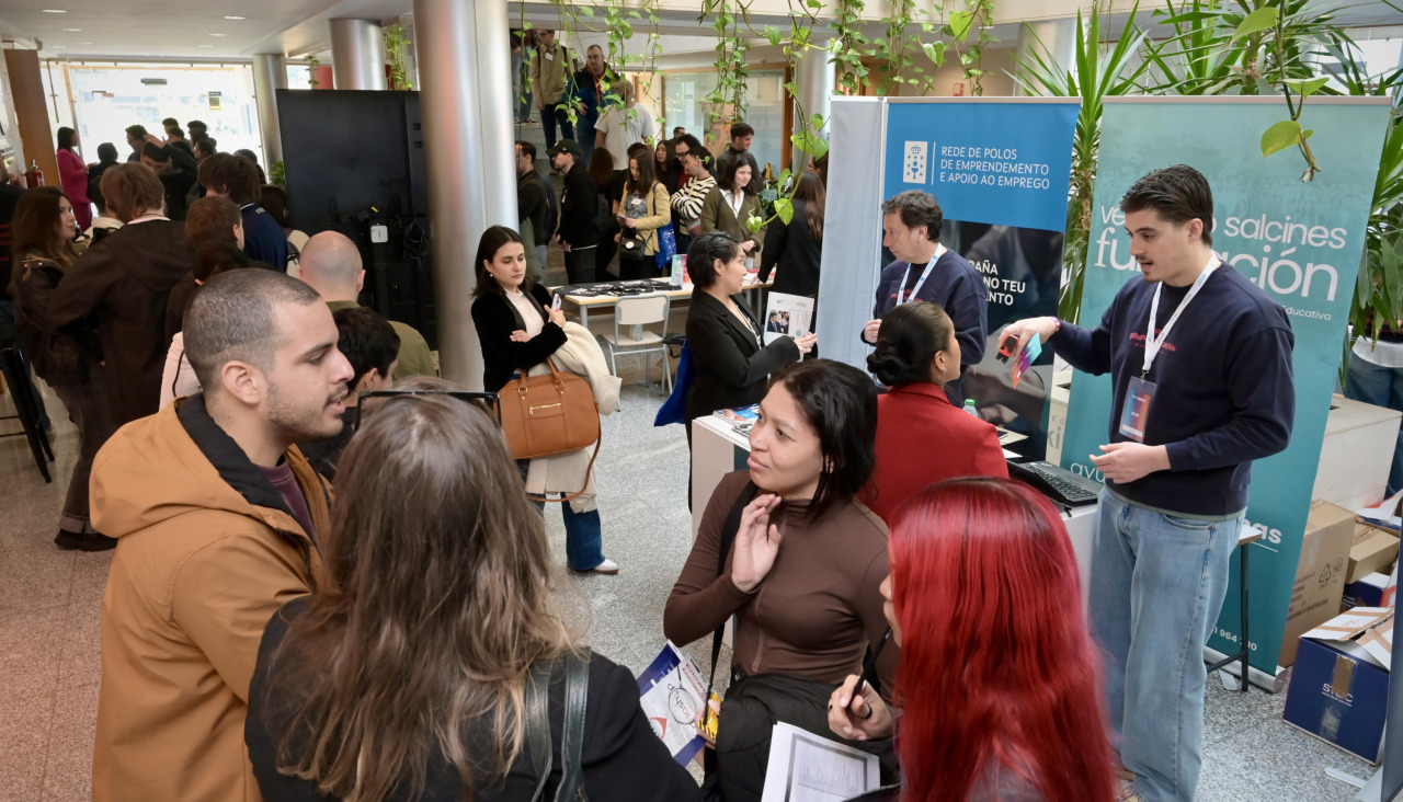 Ambiente esta mañana durante la feria de talento en el campus de Cesuga