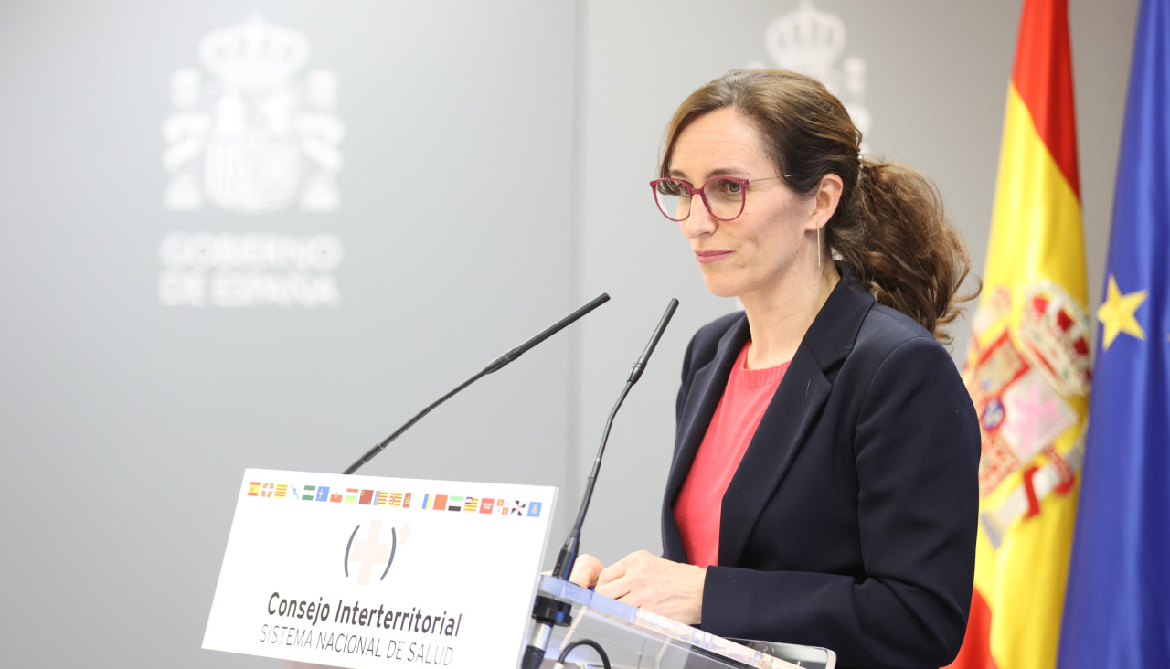 La ministra de Sanidad, Mónica García, en rueda de prensa este viernes