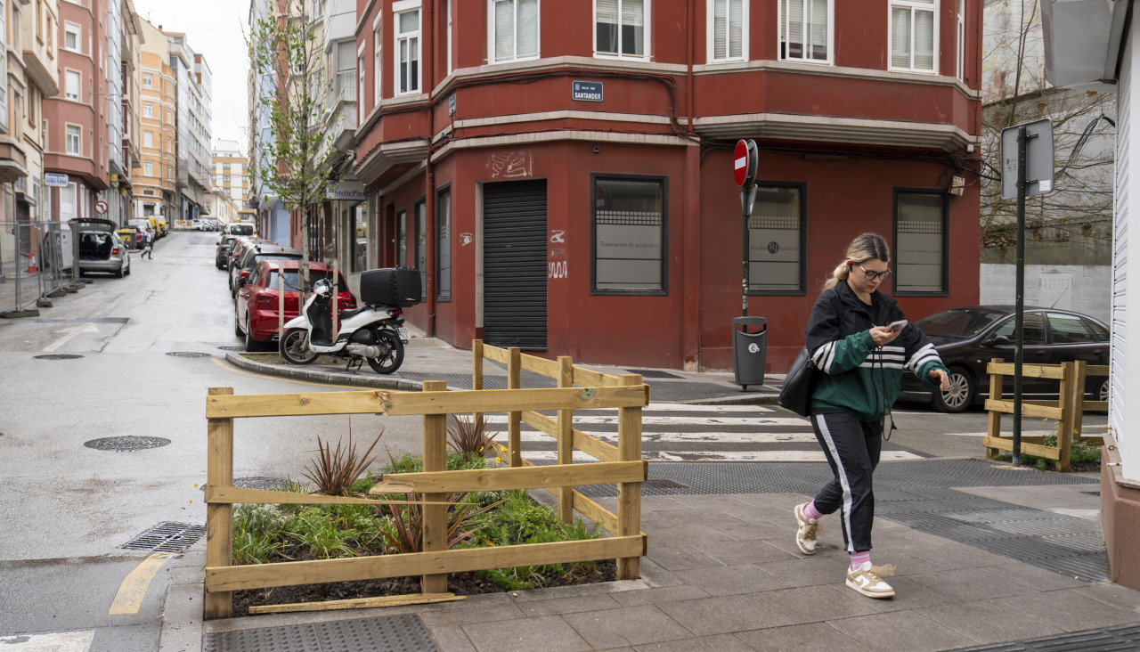 Valla rota en la calle Santander