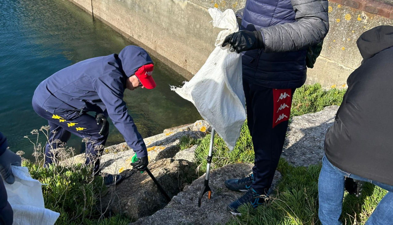 Limpieza del programa Mares Circulares de Coca-Cola en A Coruña