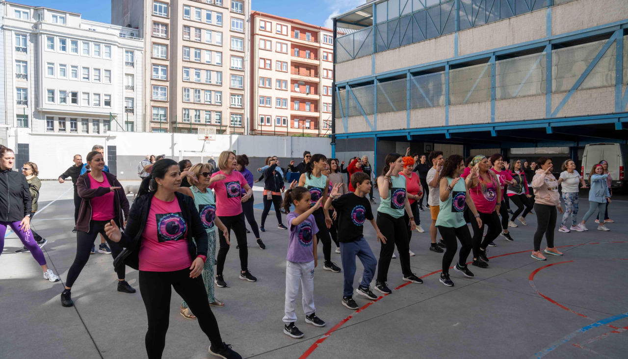 El colegio Hogar de Santa Margarita acogió una clase solidaria de zumba en beneficio de la ONG Aire