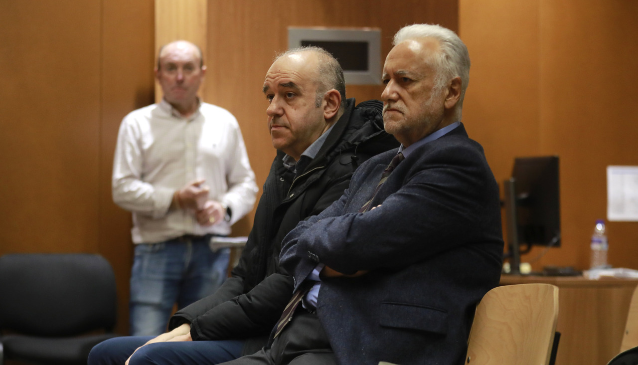Manuel y Miguel Reija, en la sala en la que se celebra el juicio, este martes