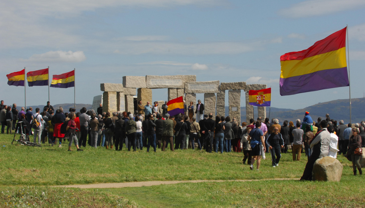Acto ante el monumento del Campo da Rata por el aniversario de la II República, en una imagen de 2013