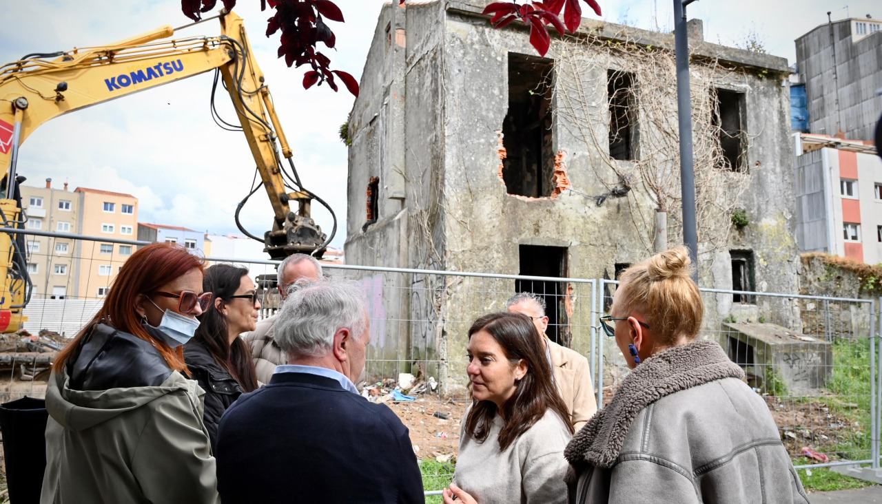 Inés Rey supervisa los trabajos de demolición
